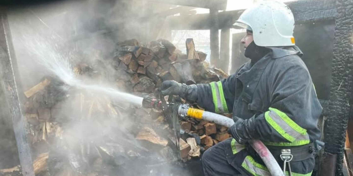 Вогонь на Вінниччині нищив домашні речі, облицювання будинків та шиферне покриття