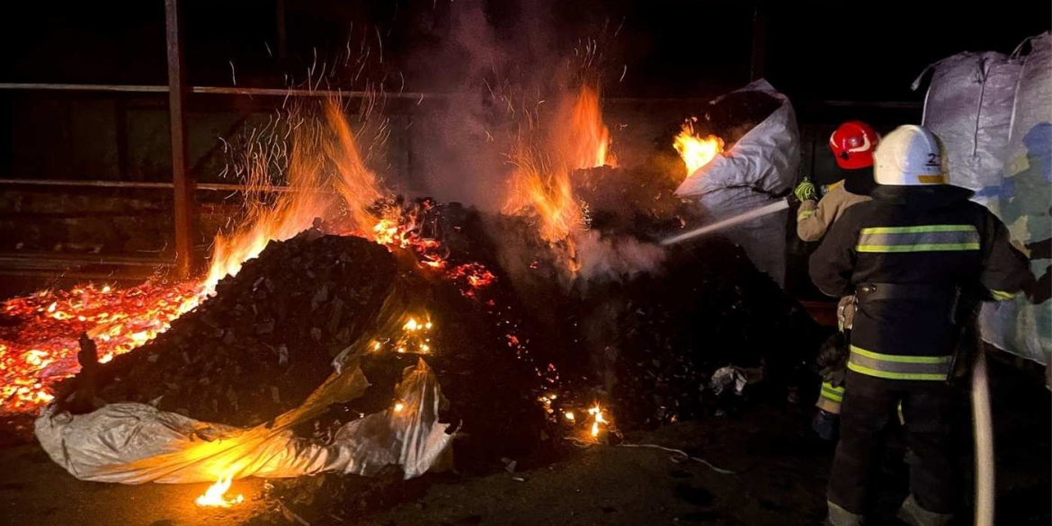 Вогонь не шкодує ні осель, ні автівок на Вінниччині за добу зафіксували шість пожеж