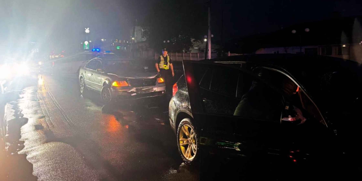 Volkswagen не розминувся з BMW у Вінниці водій напідпитку в'їхав у чуже авто
