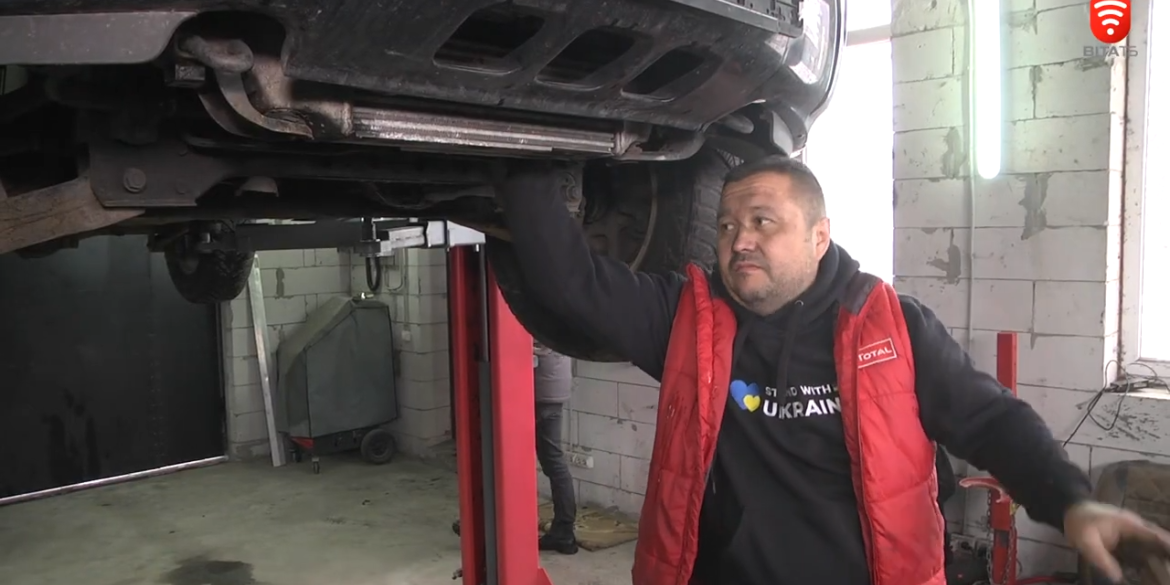 Купують нові й ремонтують розбиті авто: шаргородські волонтери підтримують ЗСУ