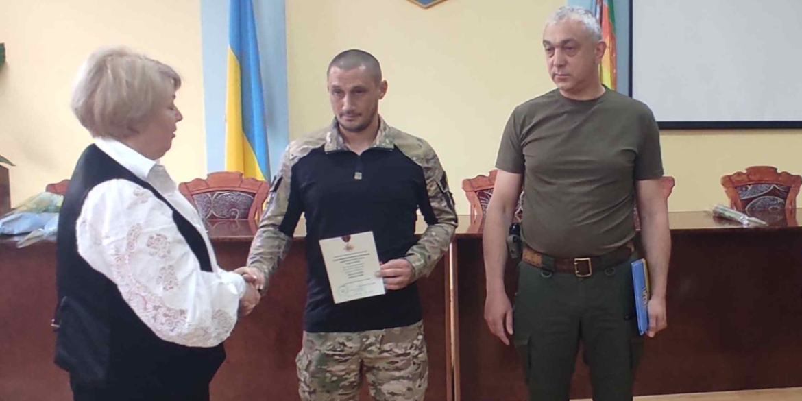 Воїн з Теплика отримав «Золотий хрест» від Головнокомандувача