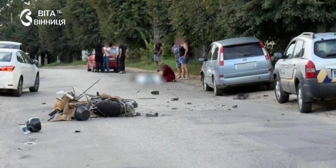 Впав під колеса зустрічного авто у Вінницькому районі загинув водій мопеда