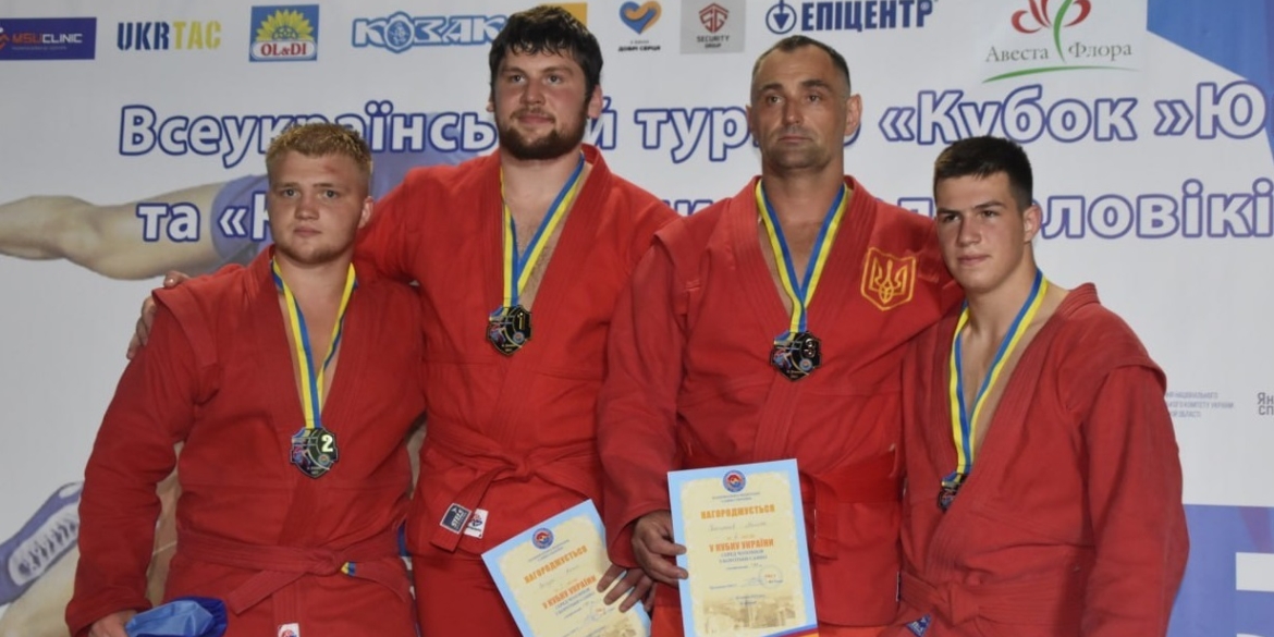 Всеукраїнські змагання з самбо: вінницькі спортсмени завоювали 10 медалей