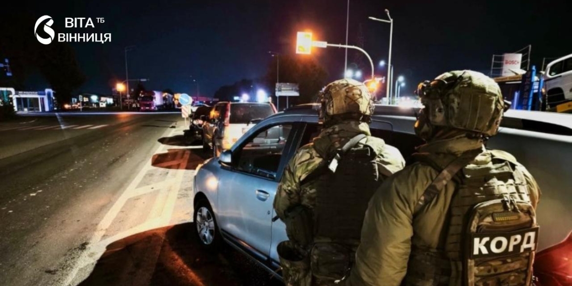 Всю ніч тривали перемовин: у Вінниці чоловік після потрійного ДТП зачинився в авто з гранатою