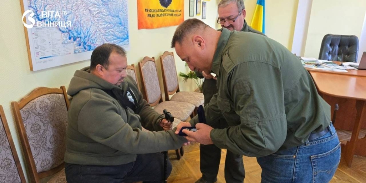 Втратив ногу в бою на Луганщині ветерана з Крижопільщини відзначили медаллю «За військову службу Україні»