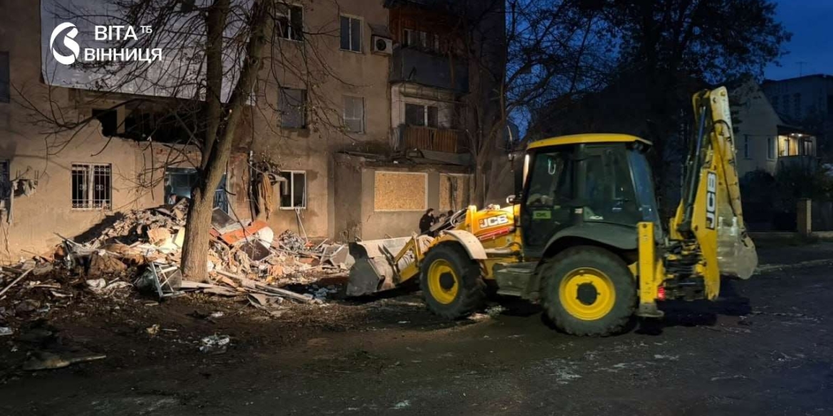 Комунальні служби ліквідовують наслідки пошкоджень від вибухів у Вінниці