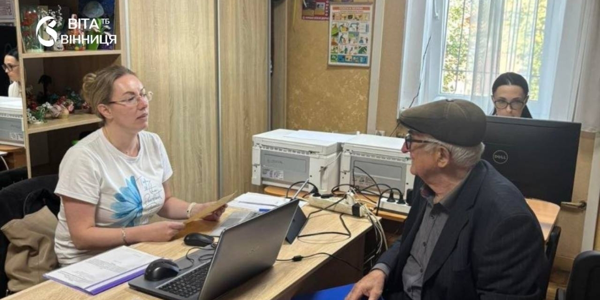 Вибиті вікна, понівечені дахи мобільні адміністратори допомагають постраждалим вінничанам
