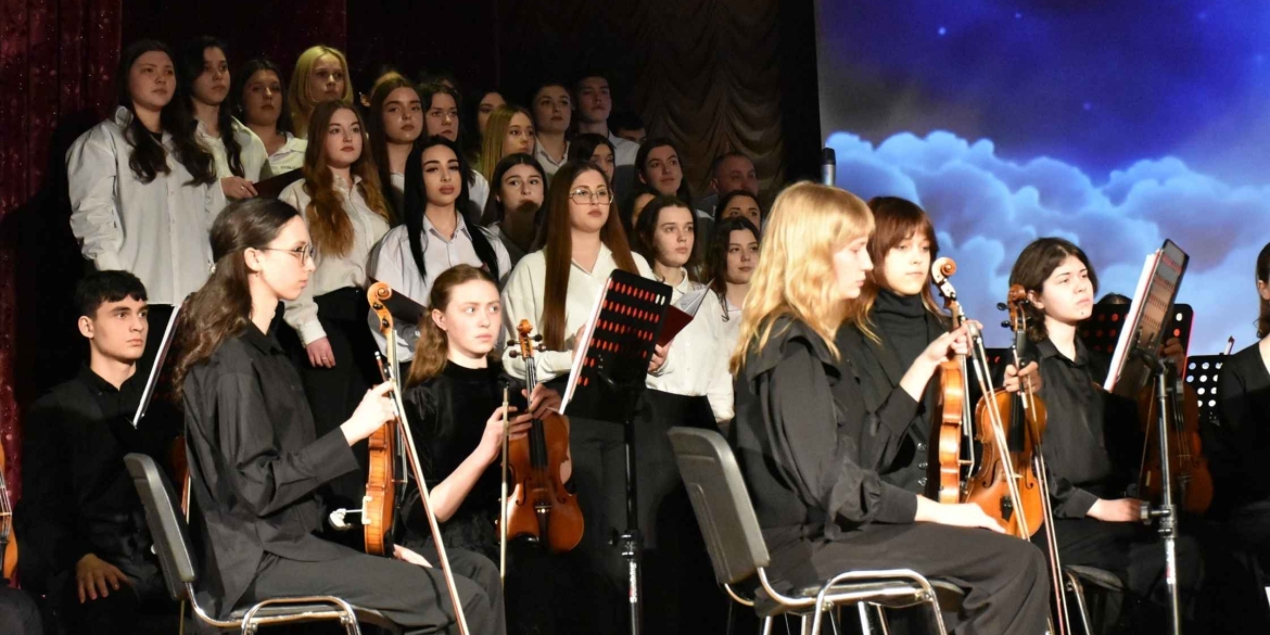 Викладачів коледжу мистецтв учні вшанували концертом