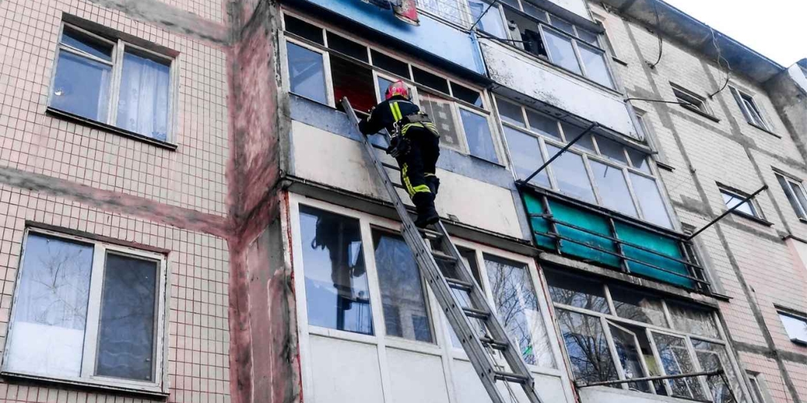 Викликали рятувальники 87-річна вінничанка не змогла самостійно відчинити двері