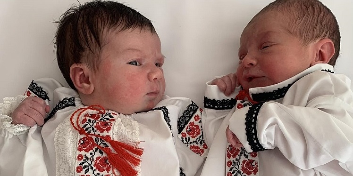 В Калинівці вже традиційно одягнули у вишиванки новонароджених