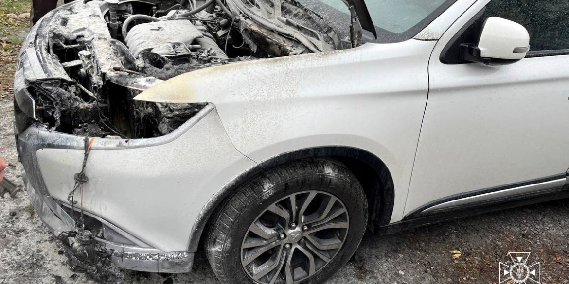 Вже вдруге за кілька днів у Вінниці спалахнув автомобіль - цього разу Mitsubishi