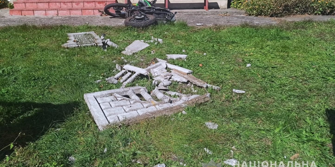 У Вінницькому районі мотоцикліст в’їхав у бетонний паркан