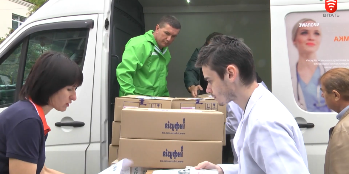 Як благодійники допомагають вінницьким лікарням поповнювати запаси препаратів