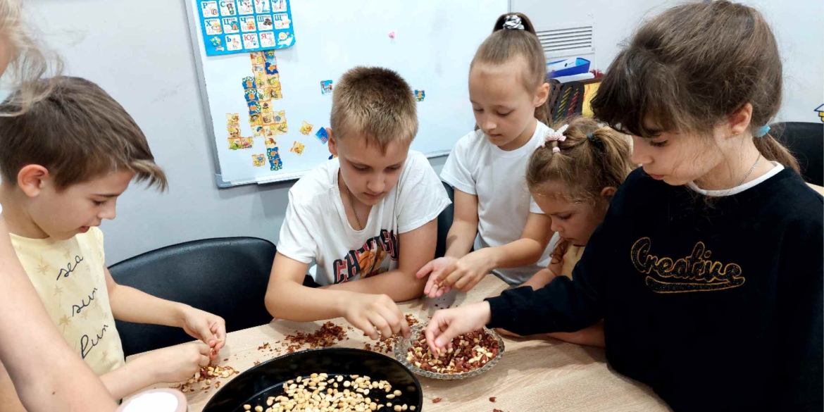 Як маленькі переселенці у Вінниці готували солодкий подарунок для татусів