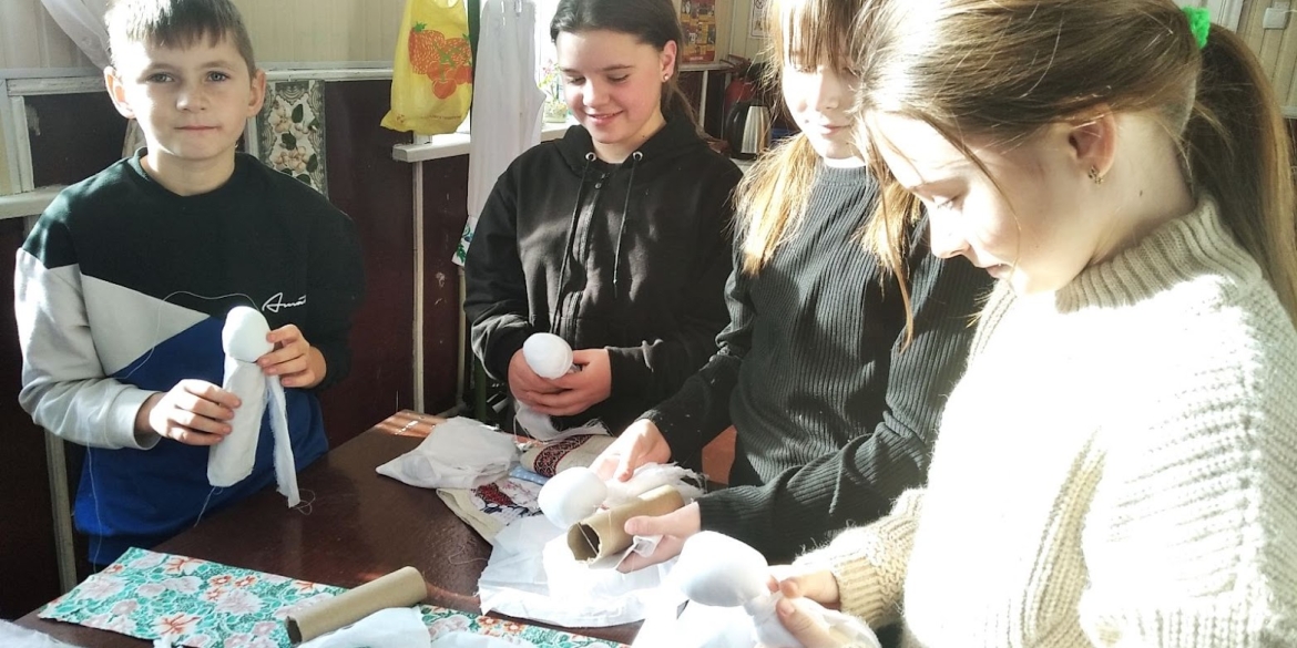 Як у Великих Крушлинцях навчають дітей українських звичаїв та традицій
