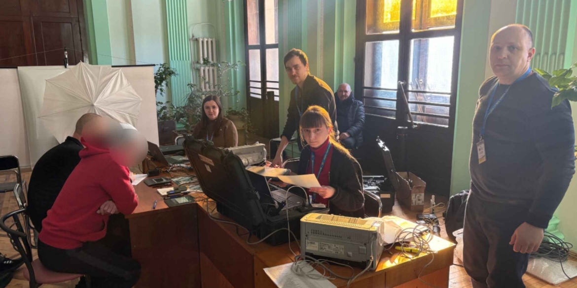 Як у Вінниці оформляють паспорти для звільнених з полону захисників