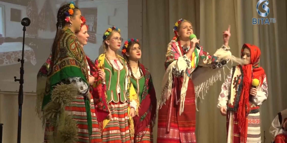 Як у Вінниці студенти відтворили старовинні обряди на Андріївських вечорницях