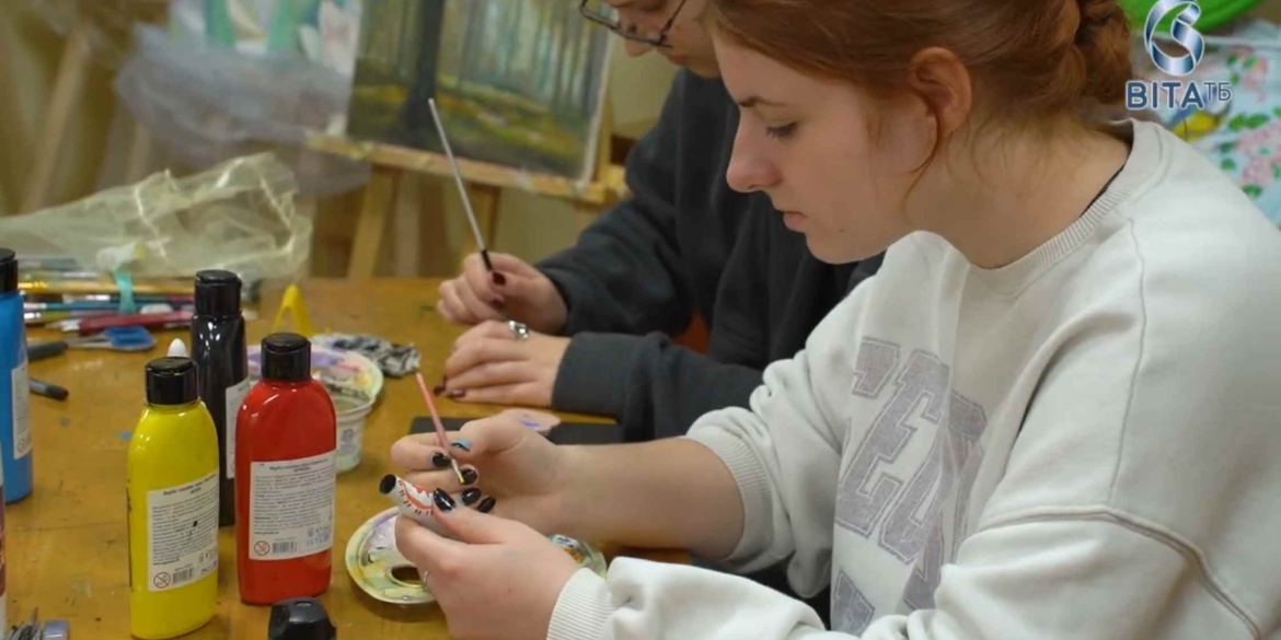 Як учні вінницького художнього училища допомагають захисникам