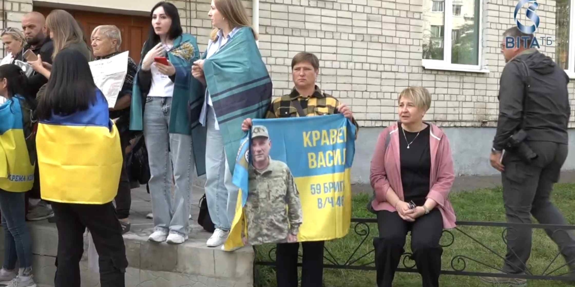 Як українські родини зустрічають звільнених з полону військових