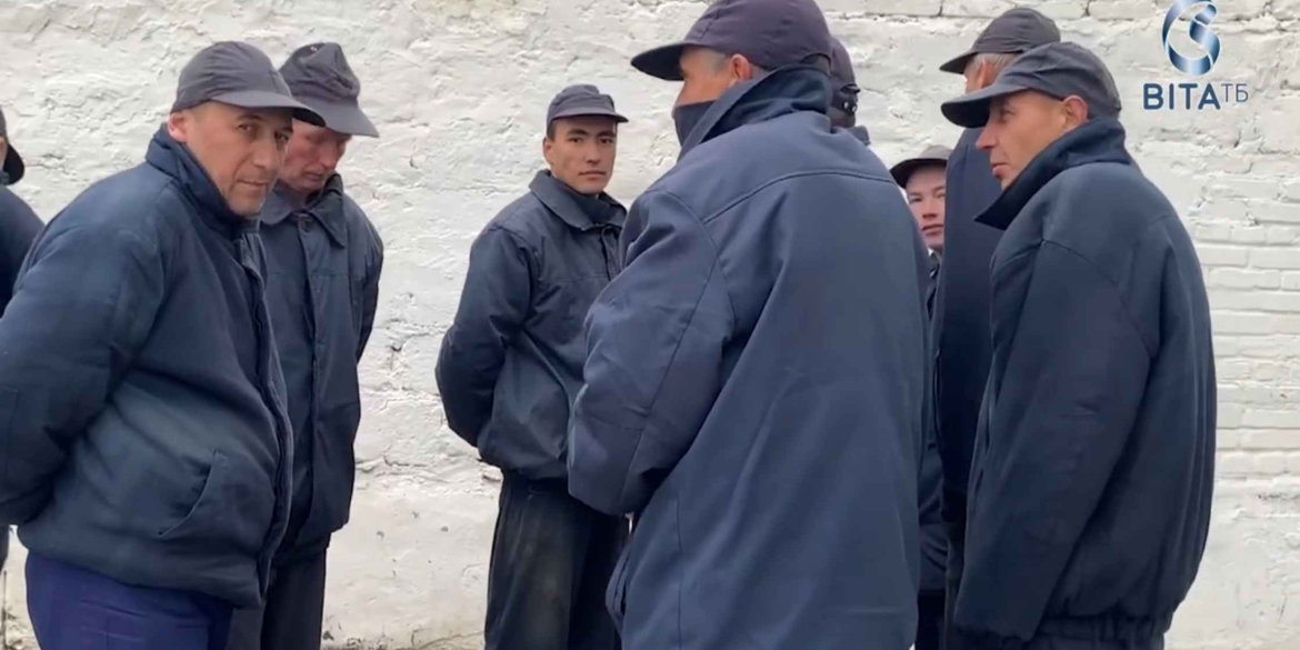 Ексклюзивні кадри: як живуть російські військові в українському полоні
