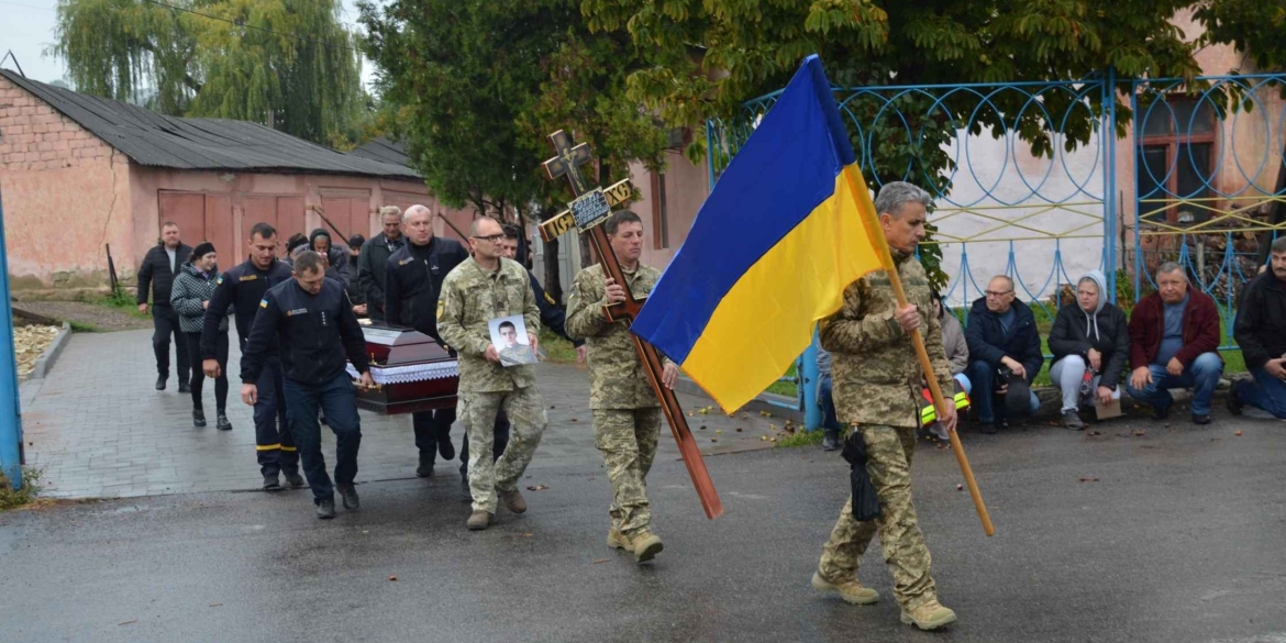 Ямпільська громада прощалась із 29-річним загиблим воїном-захисником
