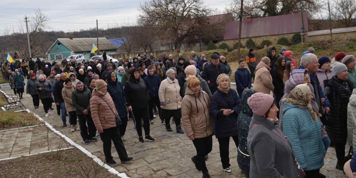 Ямпільська громада прощалась із загиблим на фронті командиром механізованого відділення