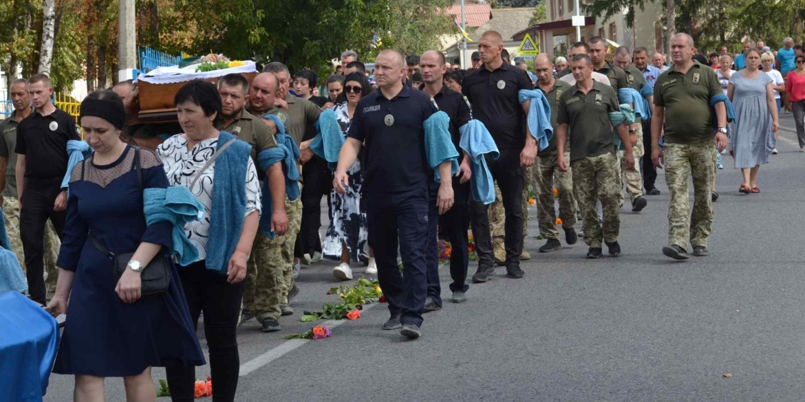 Ямпільська громада прощалась із загиблим на фронті начальником прикордонної застави