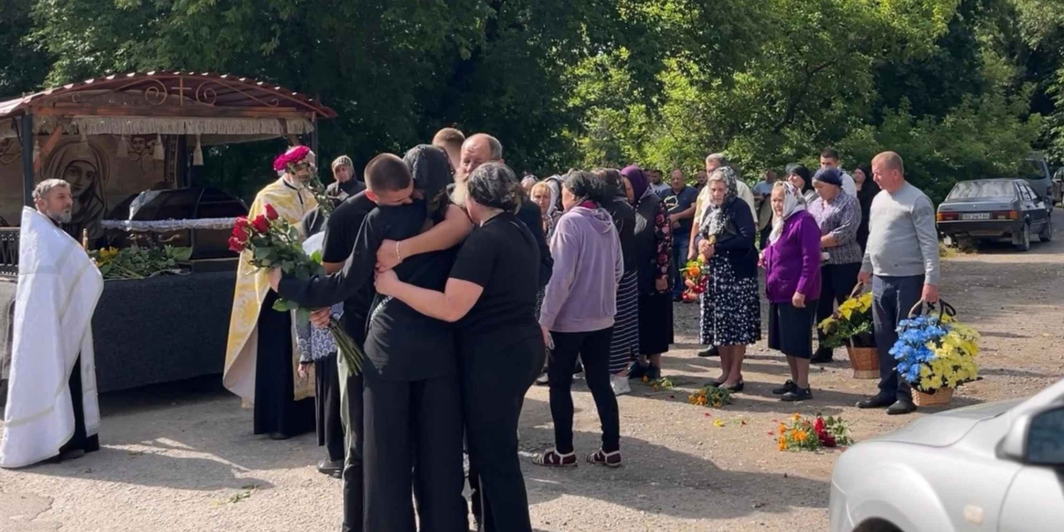 Ямпільська громада прощалась з 45-річним воїном-захисником
