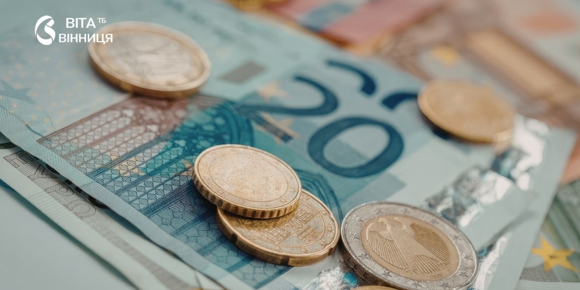 Євро дорожче за долар на 6 гривень що показує офіційний курс на вівторок