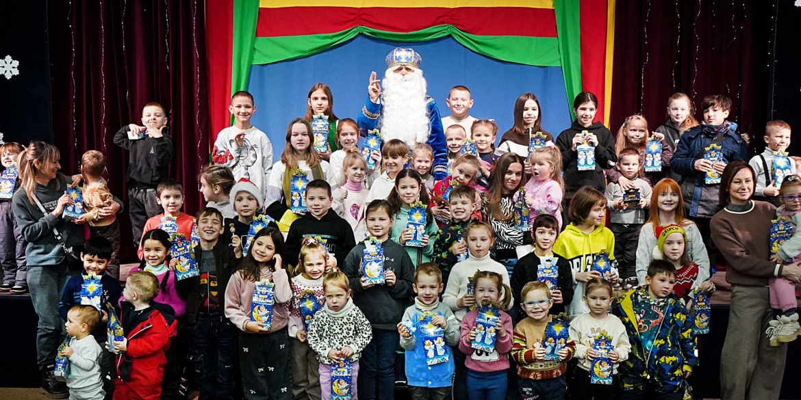 Юні вінничани з пільгових категорій відвідали ляльковий театр