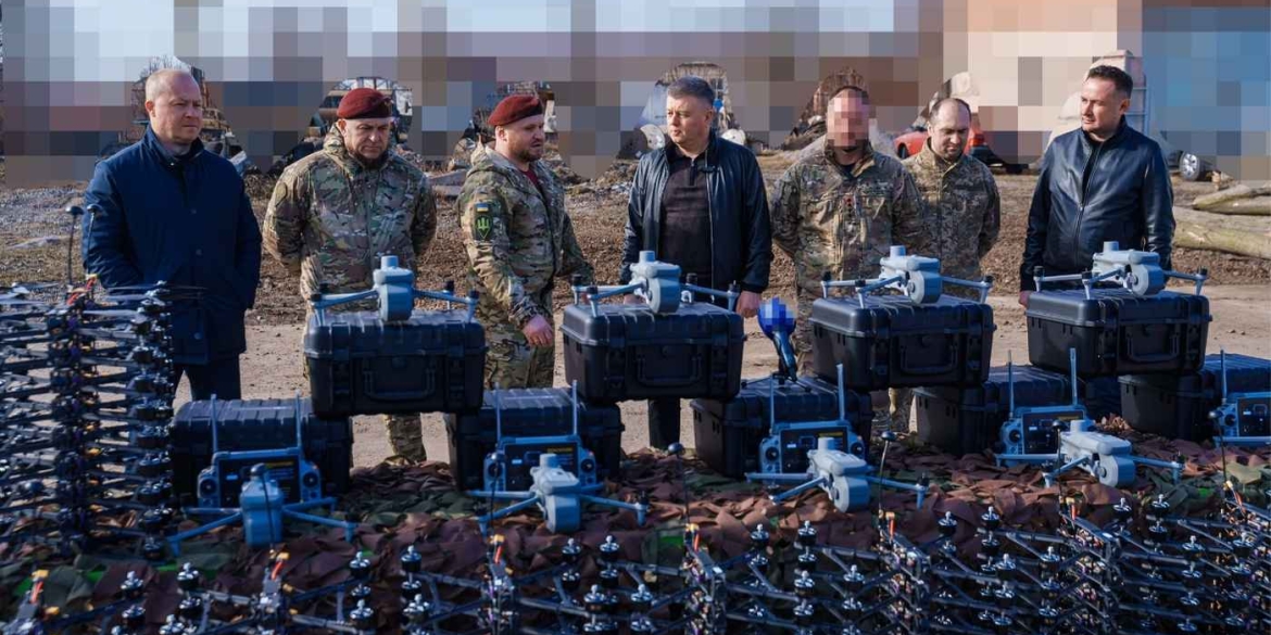 З Вінниці на фронт для двох бригад передали по 100 FPV-дронів «десяток» та по п’ять Matrice 4Е