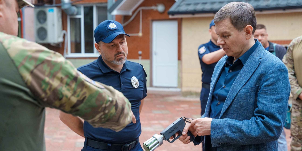 З Вінниці передали обладнання бойовим спецпідрозділам Нацполіції