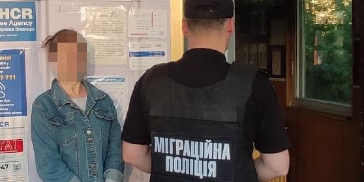 За межі України депортували двох іноземців, які нелегально проживали на Вінниччині