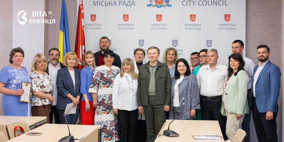 За перемогами школярів — праця вчителів у Вінниці відзначили педагогів олімпіадників