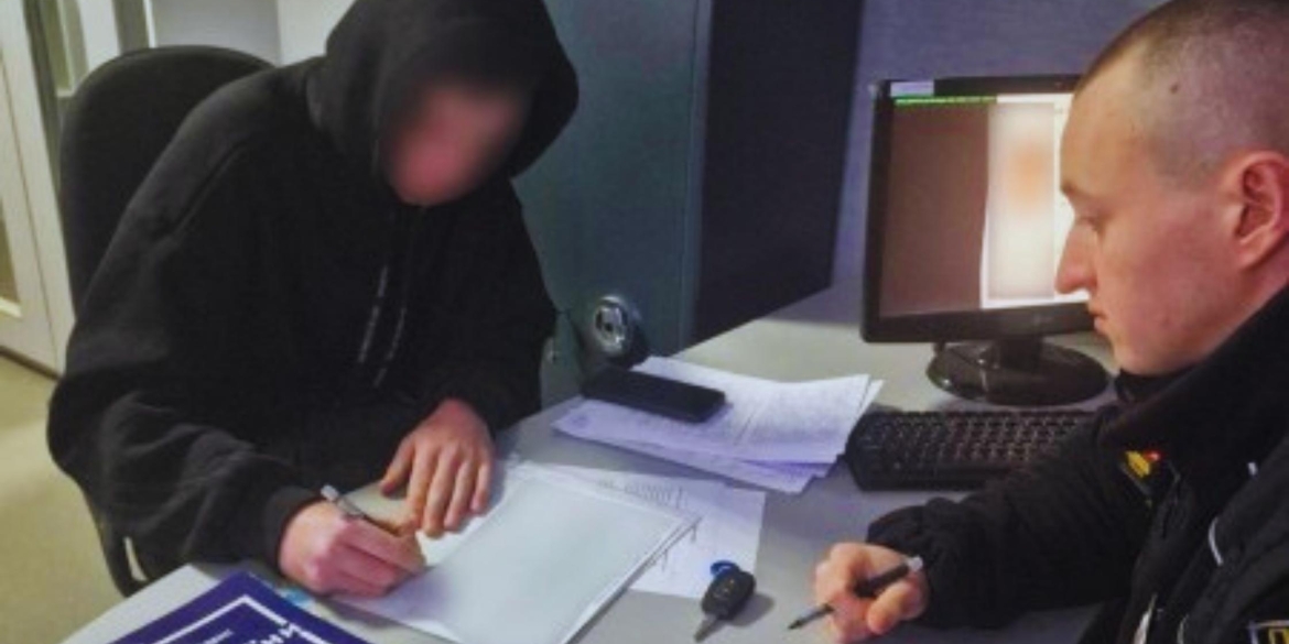 Загрався вінничанина оштрафують за незаконне використання символіки поліції
