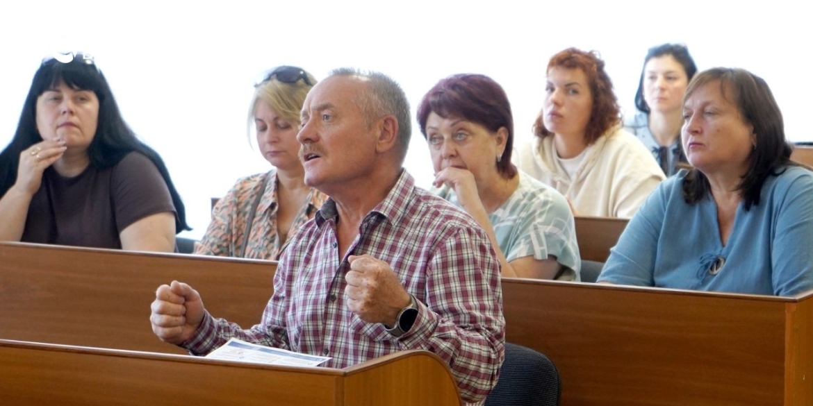 Захаращені сходові клітини та хаотичне паркування: вінницьким ОСББ вказали на порушення