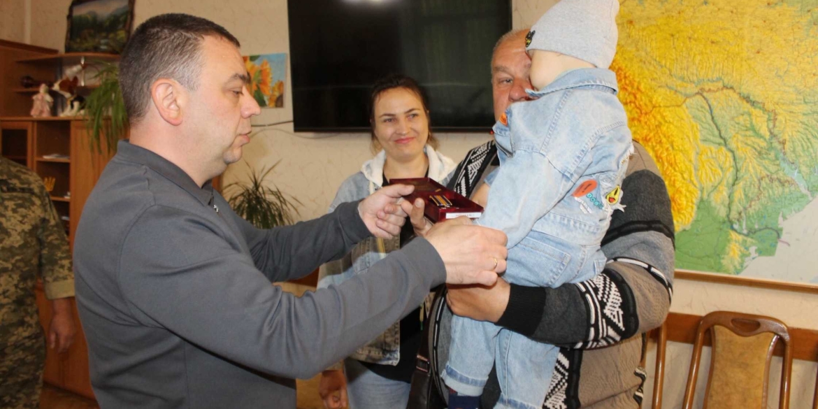 Захисника з Могилів-Подільського району нагородили орденом «За мужність» (посмертно)