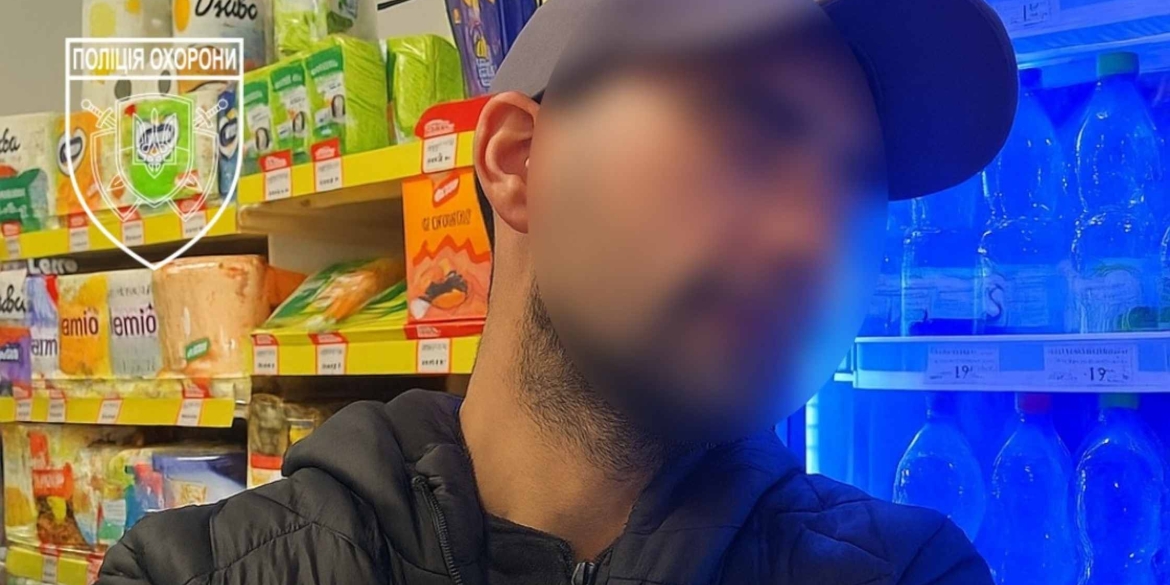 Затримали молодика, який в центрі Вінниці намагався винести товари з магазину 