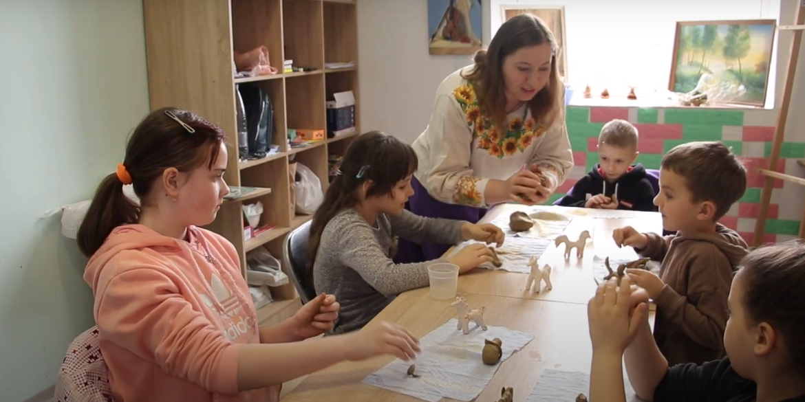 Зберігають давню традицію гончарства: барські майстри навчають дітей мистецтву кераміки