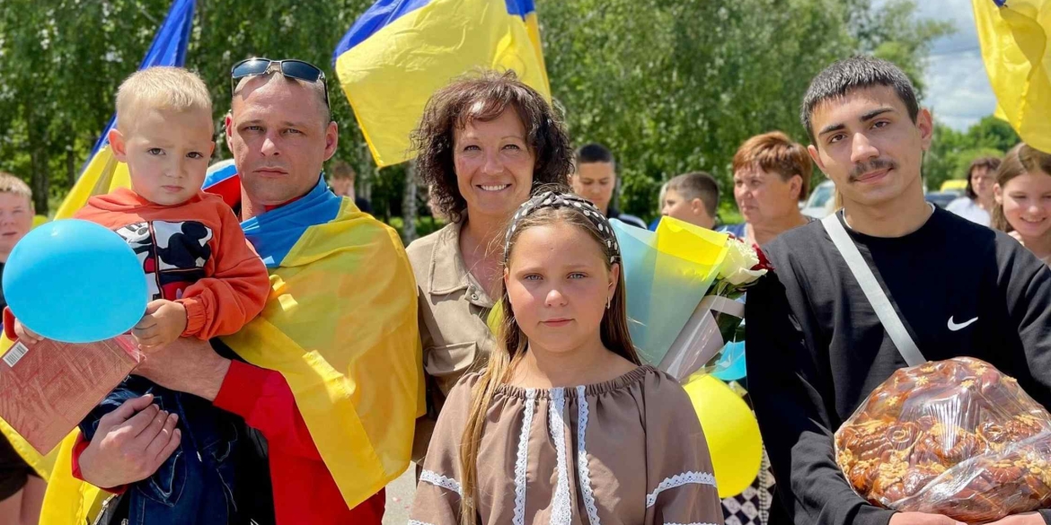 Жителі Бершадської громади зустріли з полону Героя-земляка