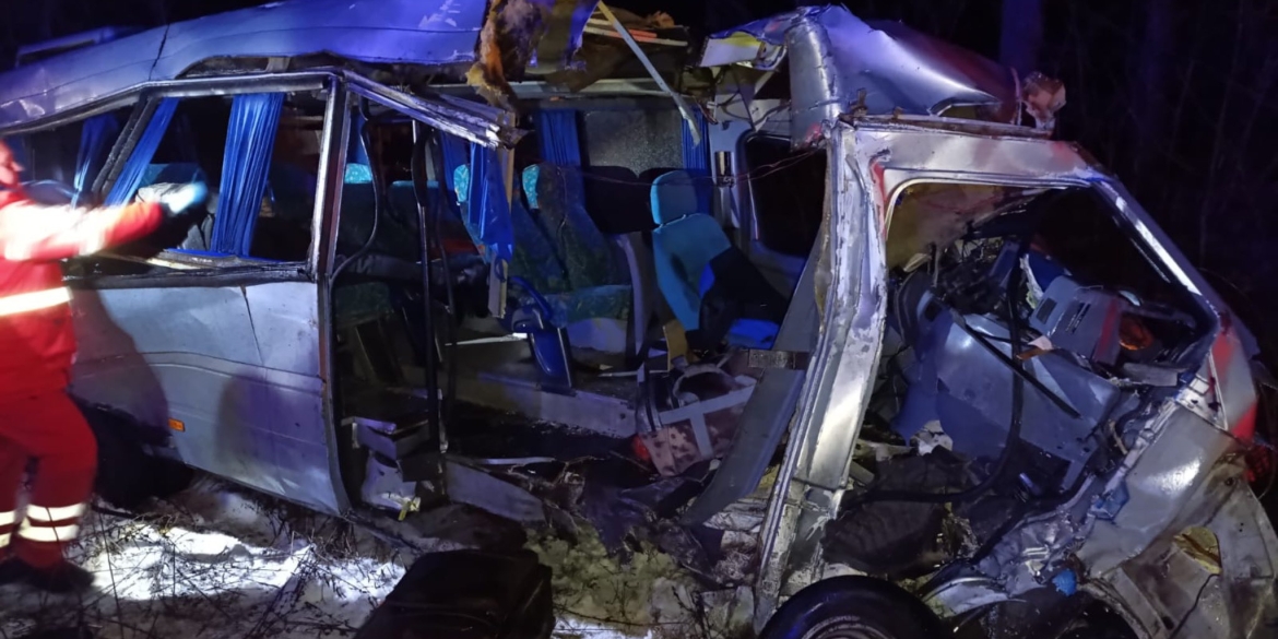 Зіткнулися вантажівка та мікроавтобус в Немирівській громаді – загинула жінка