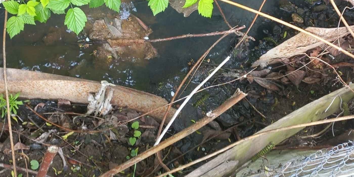 Зливали відходи прямо в річку у Вінниці викрили екологічного порушника