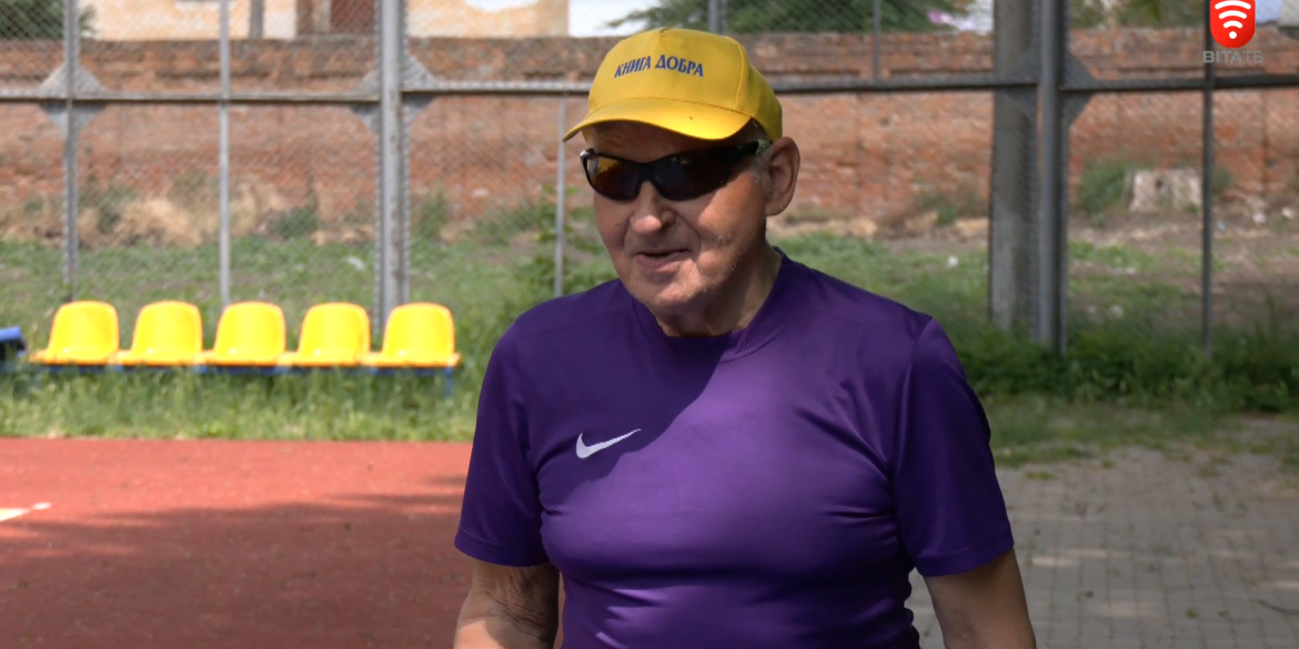 Золота гра у Вінниці 79-річний спортсмен популяризує настільний теніс просто неба