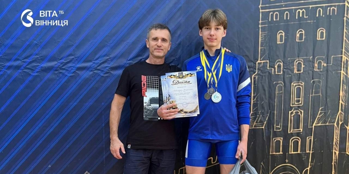 Золото в поштовху і срібло у двоборстві вінницький важкоатлет вдало виступив у Луцьку