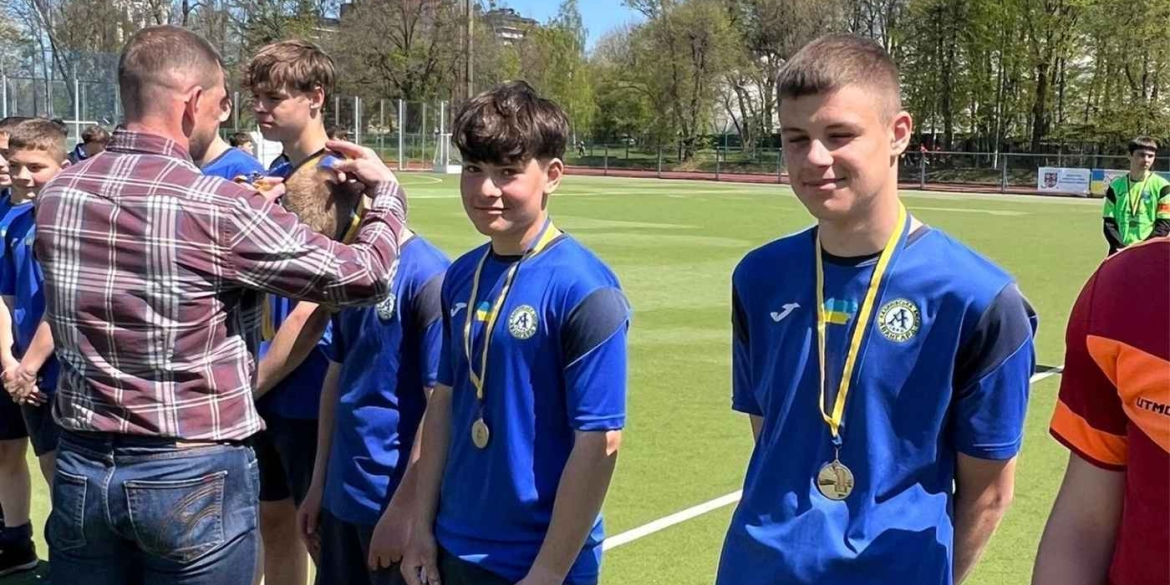 Золотий тріумф на траві хокеїсти калинівського «Авангарду» стали чемпіонами країни