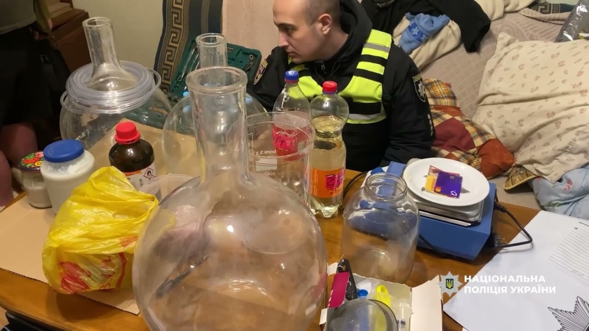 Embedded thumbnail for На Вінниччині правоохоронці ліквідували дві наркомережі та підпільну лабораторію