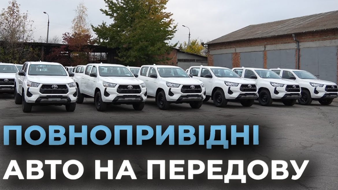 Embedded thumbnail for Міжрегіональний координаційний гуманітарний штаб передав ще 30 позашляховиків для фронту