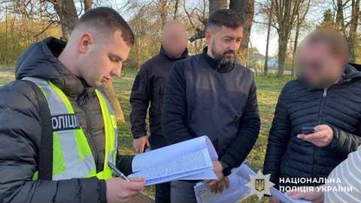 Embedded thumbnail for У Вінниці викрили лікаря, який різав здорових чоловіків, щоб «відмазати» від армії