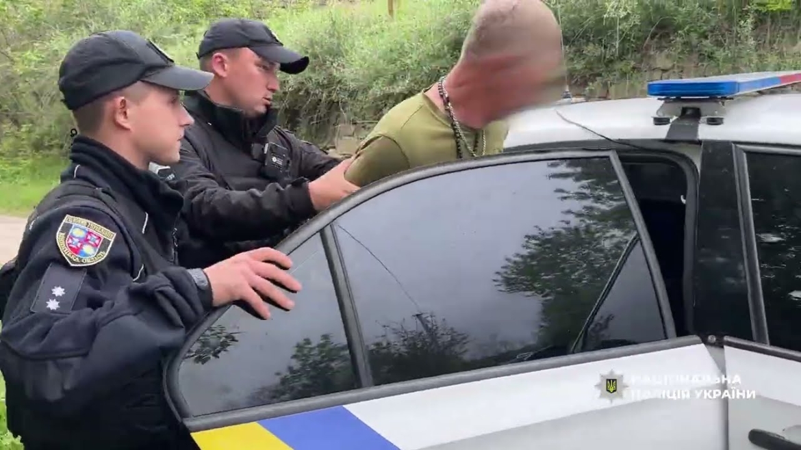 Embedded thumbnail for У Могилів-Подільському районі п&#039;яний ревнивець встромив ножа у спину дружині