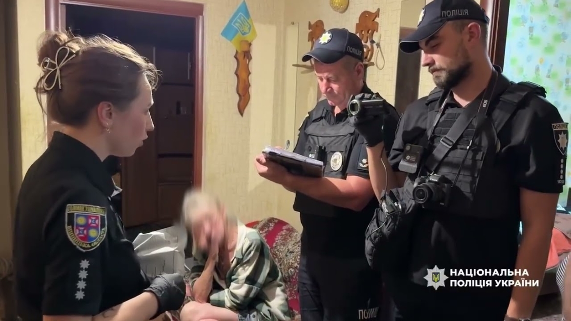 Embedded thumbnail for У Вінниці п’яний хуліган погрожував підірвати власну та сусідні квартири